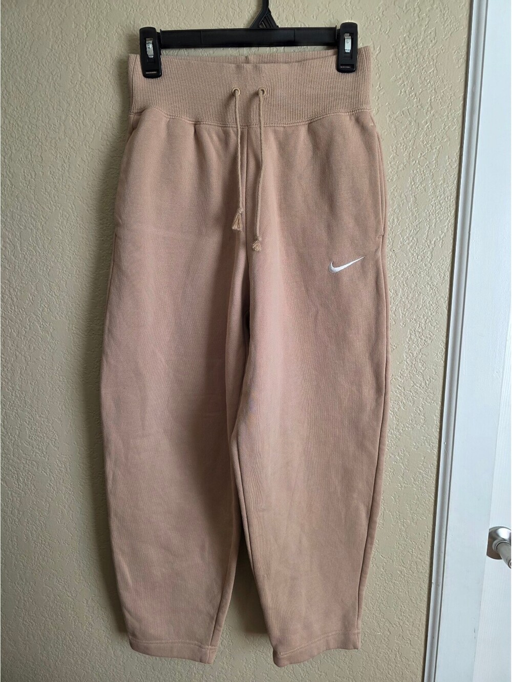 Nike Women's Beige High-Waisted Sweatpants XS
